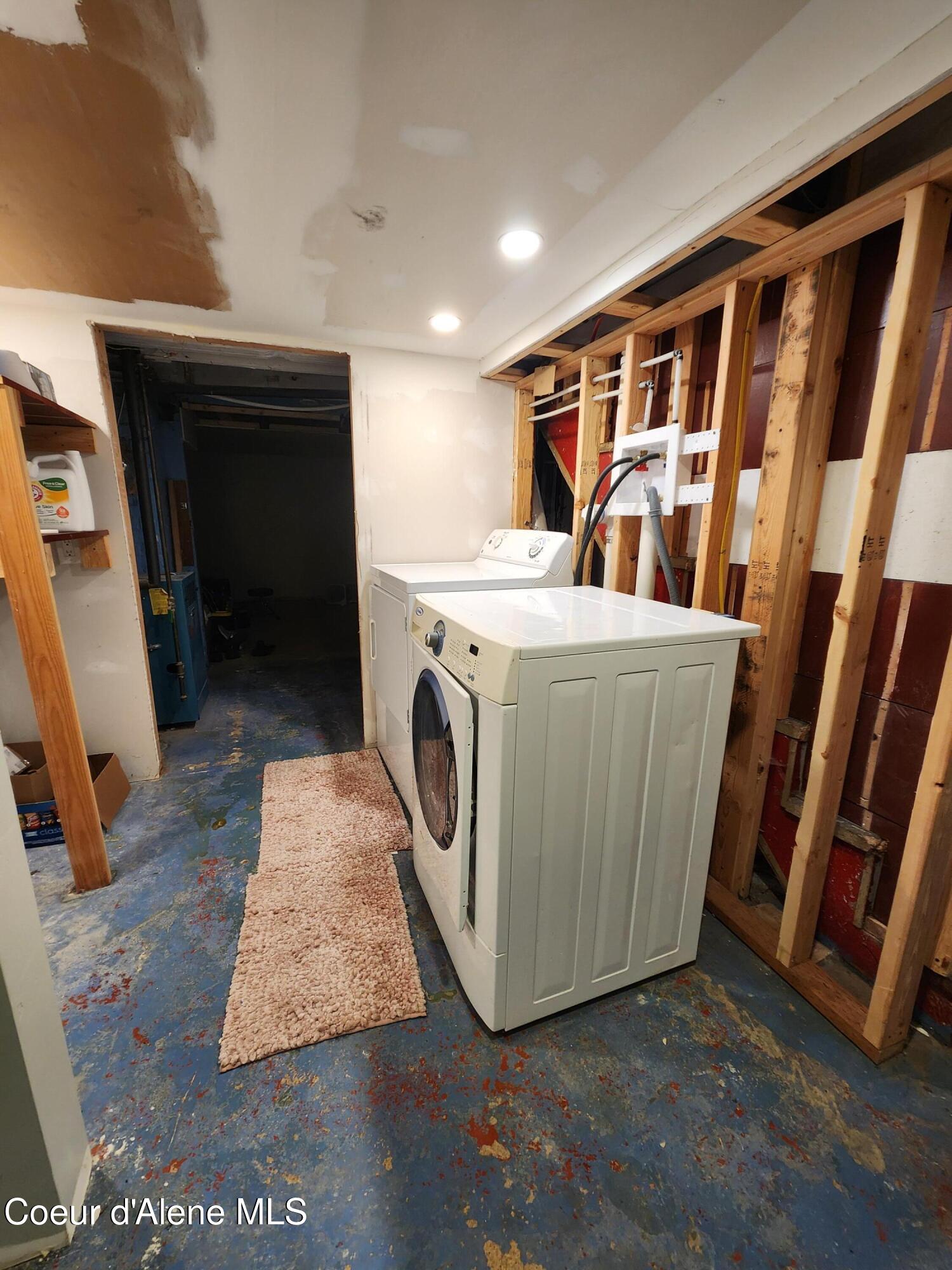 422 High Street Wallace, ID 83873 - Photo 25 of 33 Laundry