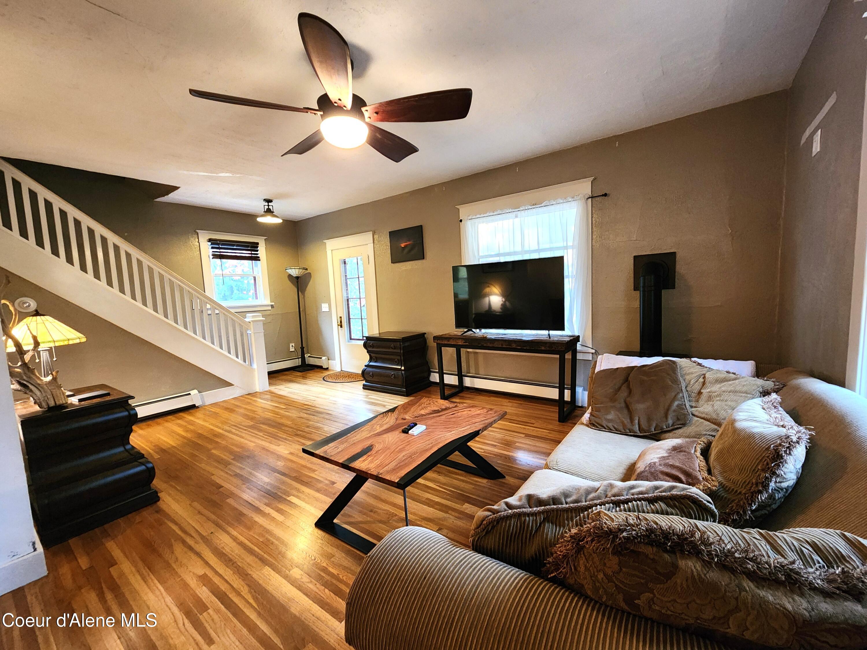 422 High Street Wallace, ID 83873 - Photo 5 of 33 Living Room
