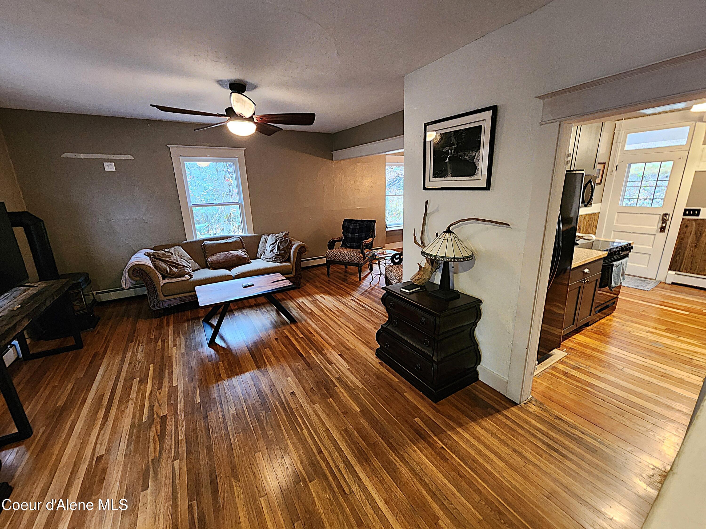 422 High Street Wallace, ID 83873 - Photo 7 of 33 Living Room/Kitchen