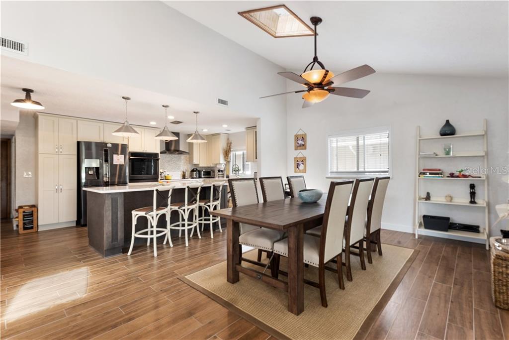 17601 1st Street East Redington Shores, FL 33708 - Photo 7 of 33