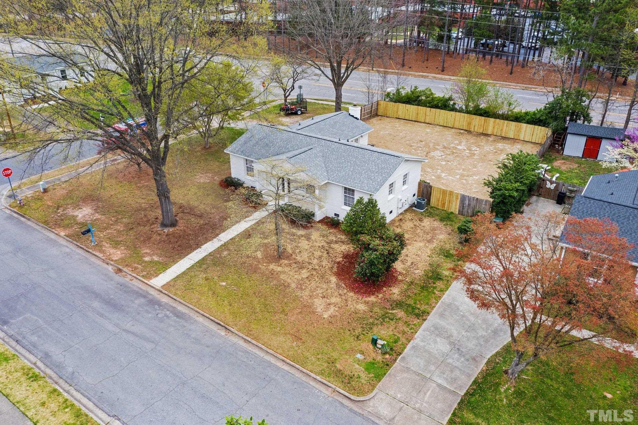 6024 Windham Drive Raleigh, NC 27609 - Photo 4 of 25 Gallery Image 4