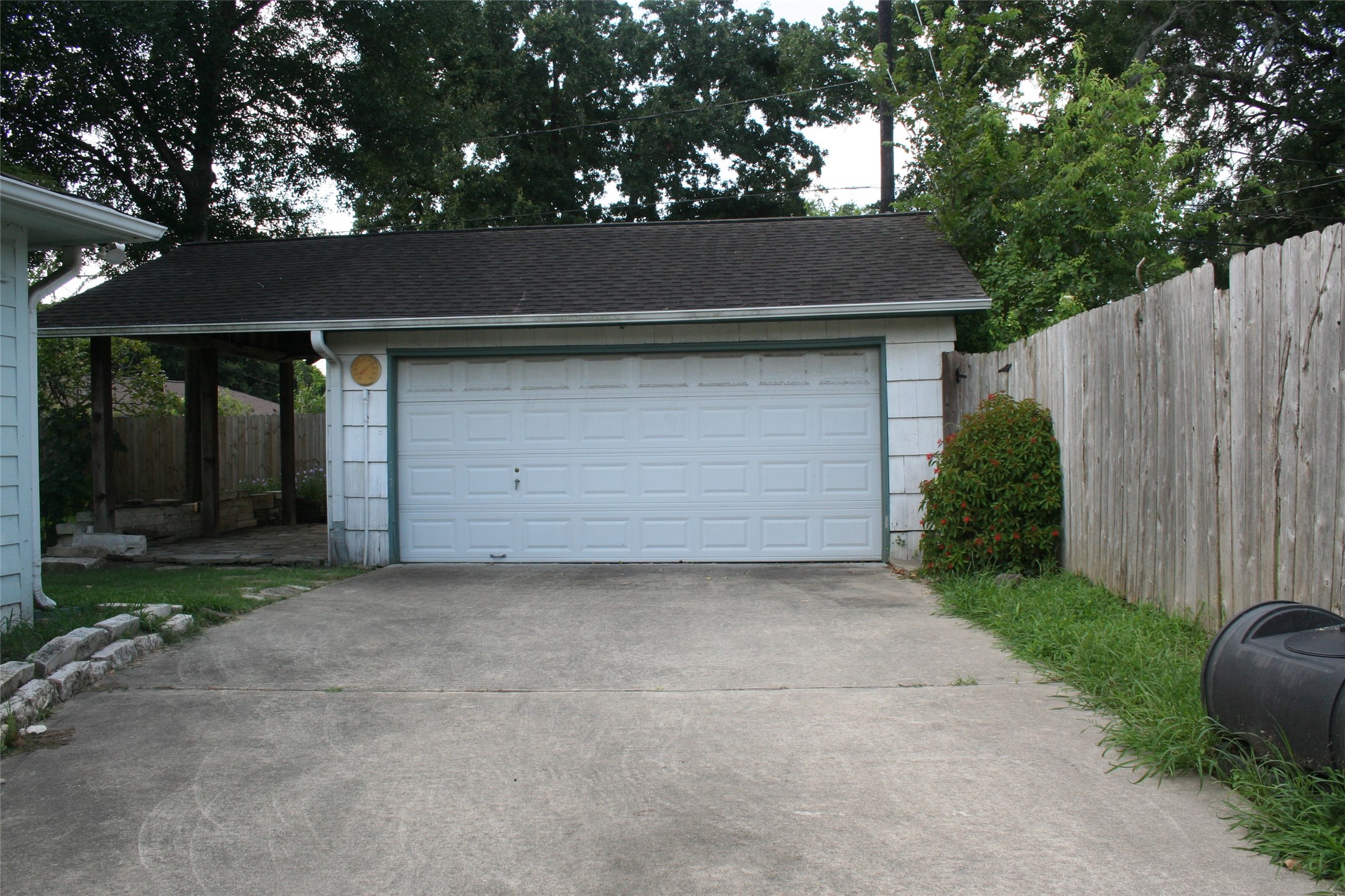 7518 El Rancho Street Houston, TX 77087 - Photo 12 of 14 2 car garage with opener