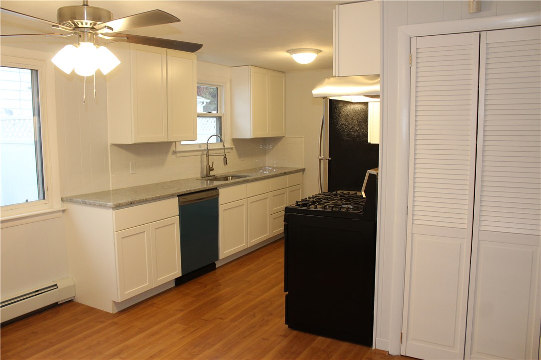 New kitchen w/ new appliances