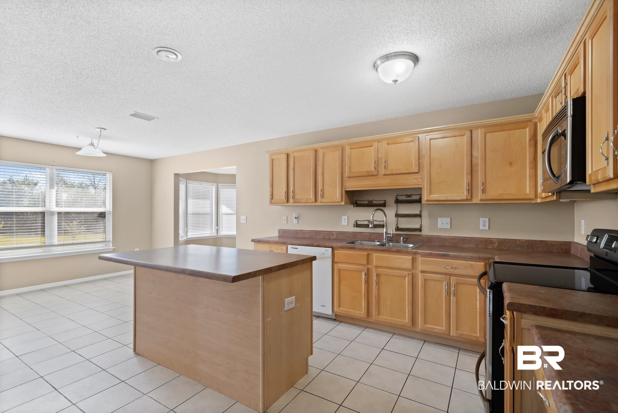 1064 Amazon Drive Foley, AL 36535 - Photo 2 of 26 Kitchen