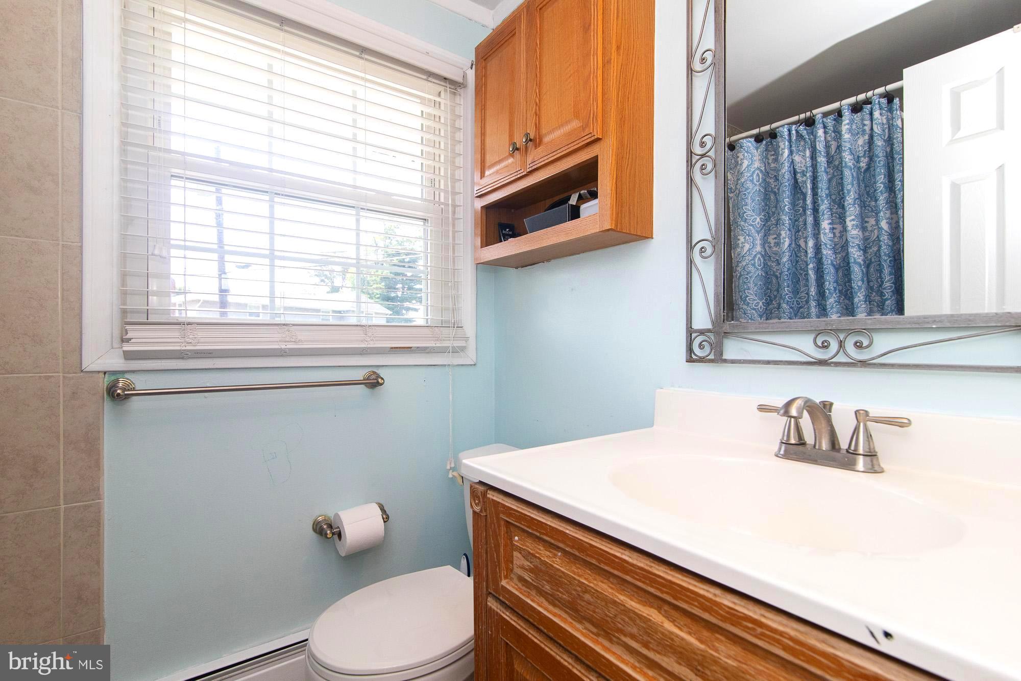 25 Trim Road Levittown, PA 19056 - Photo 33 of 37 Bathroom