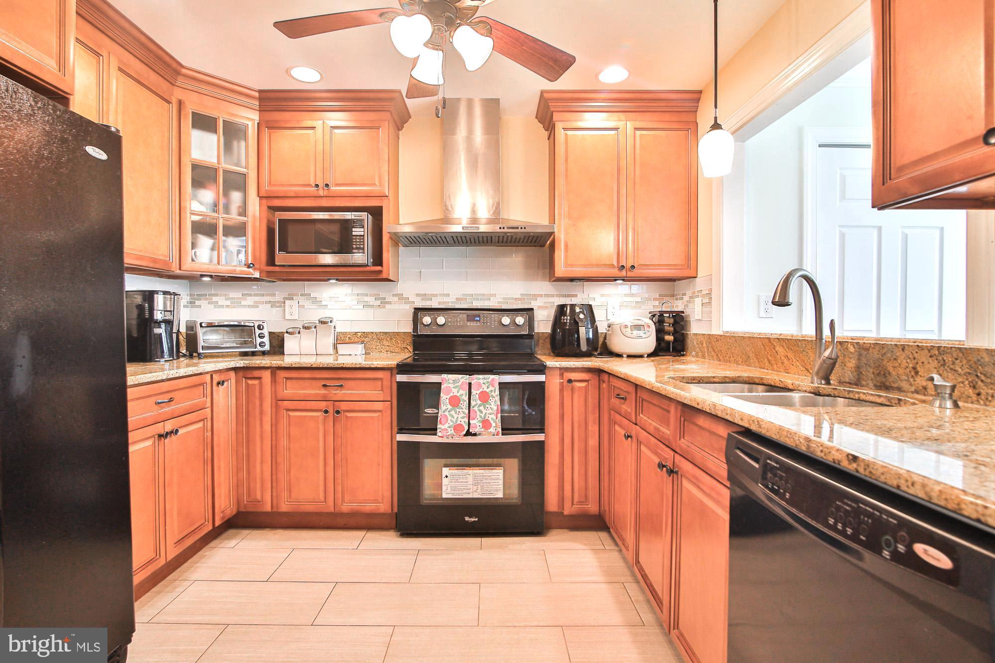 25 Trim Road Levittown, PA 19056 - Photo 8 of 37 Kitchen