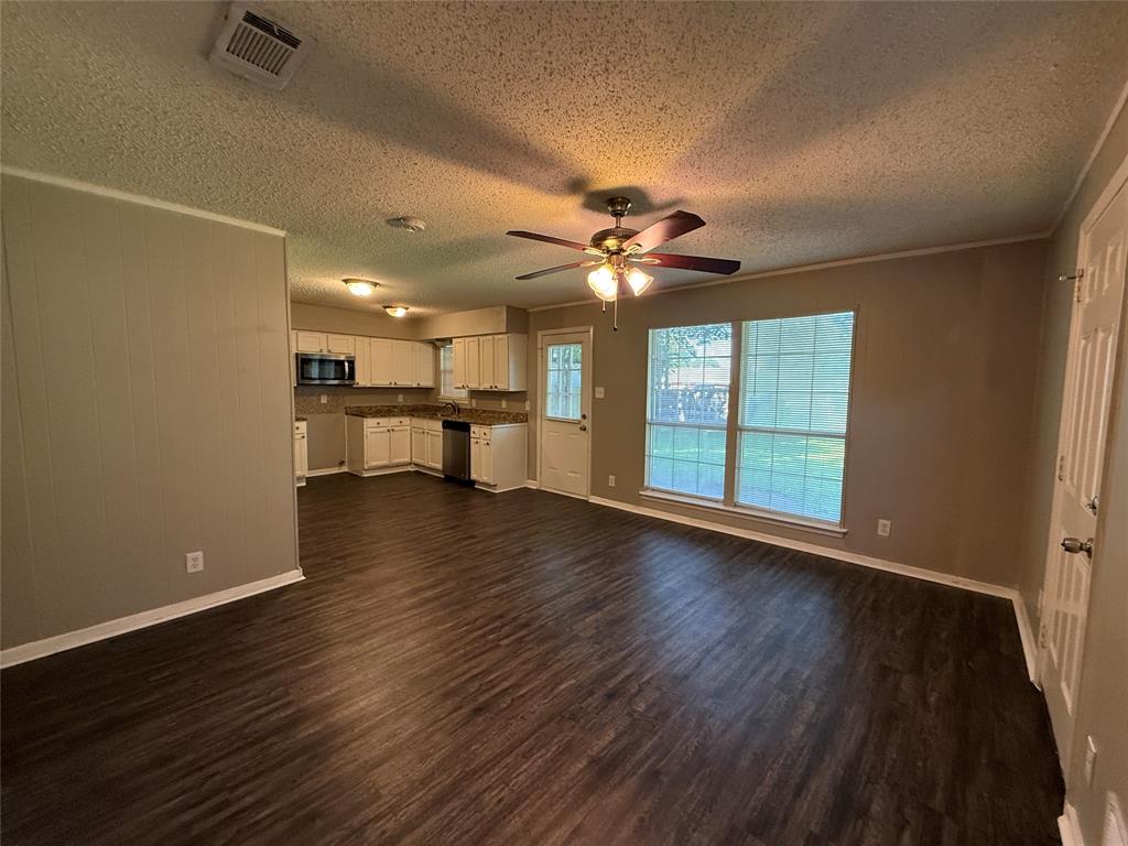 303 Ridgefield Circle Mesquite, TX 75149 - Photo 3 of 17