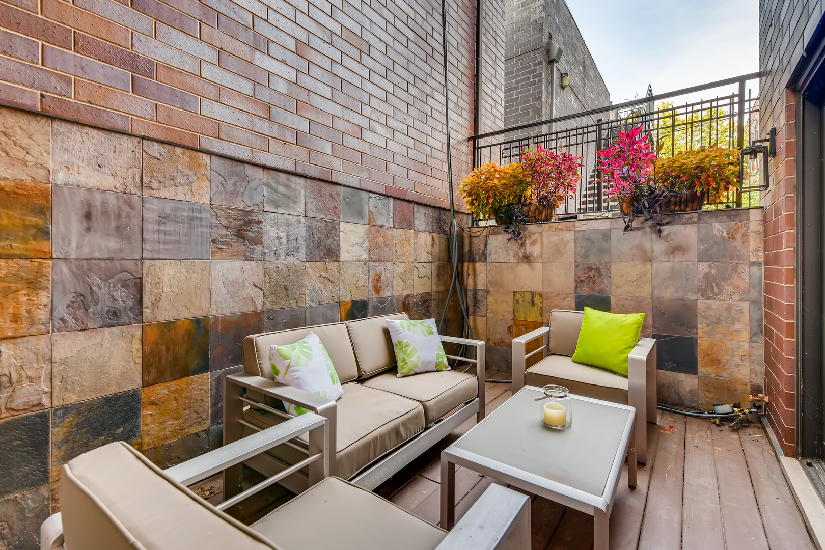 2144 West Rice Street, Unit 1E Chicago, IL 60622 - Photo 16 of 20 a view of sitting area with furniture