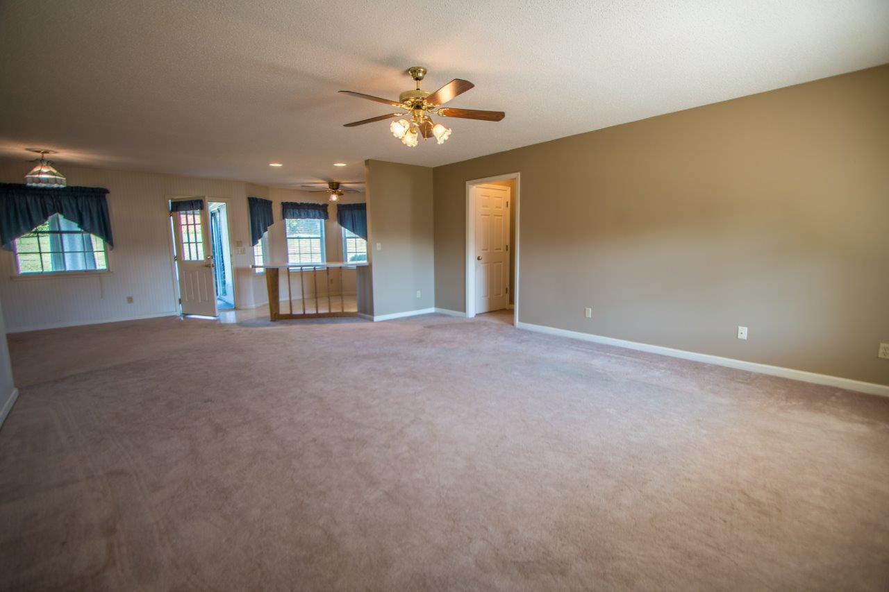 9123 Edgewater Road Chattanooga, TN 37416 - Photo 15 of 33 Living area