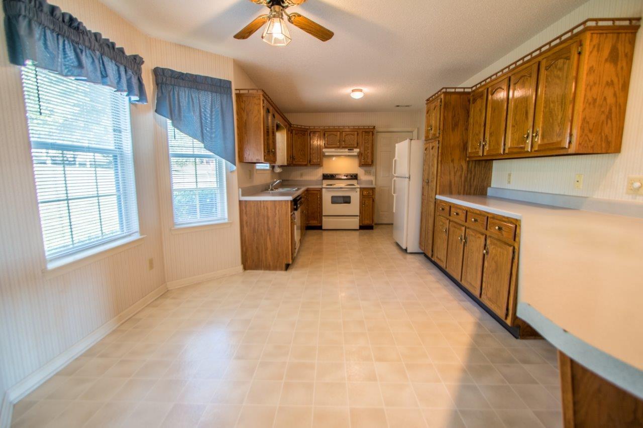 9123 Edgewater Road Chattanooga, TN 37416 - Photo 17 of 33 Kitchen