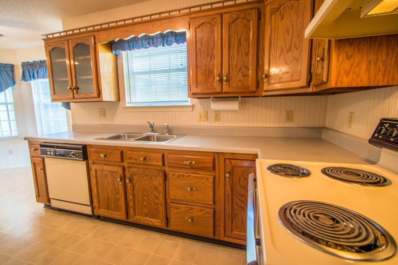 9123 Edgewater Road Chattanooga, TN 37416 - Photo 18 of 33 Kitchen