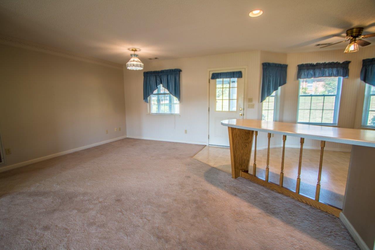 9123 Edgewater Road Chattanooga, TN 37416 - Photo 20 of 33 Living area