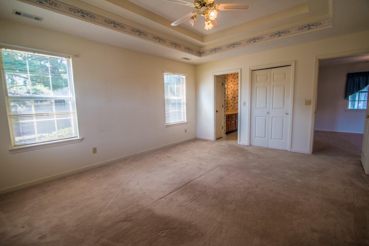 9123 Edgewater Road Chattanooga, TN 37416 - Photo 25 of 33 Master suite