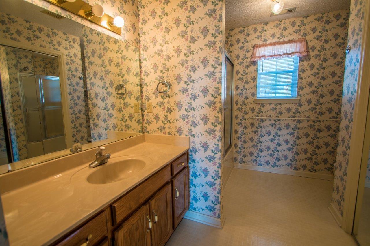 9123 Edgewater Road Chattanooga, TN 37416 - Photo 26 of 33 Master bath