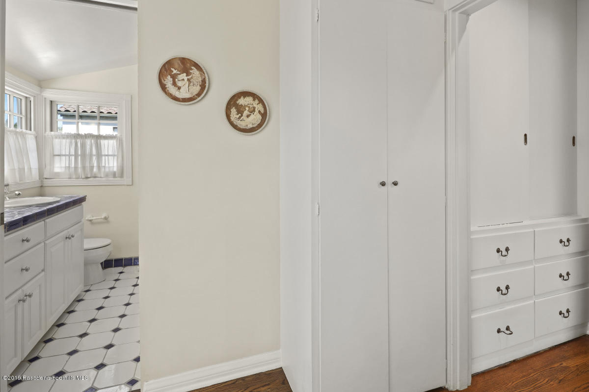 99 Annandale Road Pasadena, CA 91105 - Photo 19 of 32 Master Bath