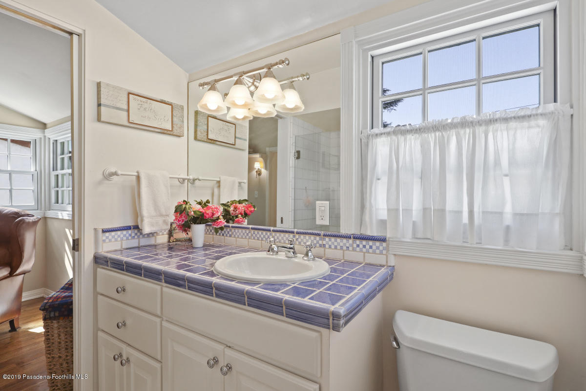 99 Annandale Road Pasadena, CA 91105 - Photo 21 of 32 Master Bathroom