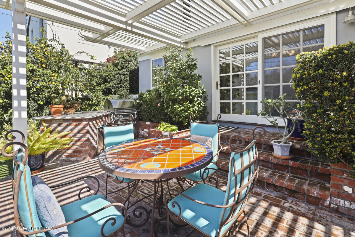 99 Annandale Road Pasadena, CA 91105 - Photo 31 of 32 Built in Barbecue & Terrace