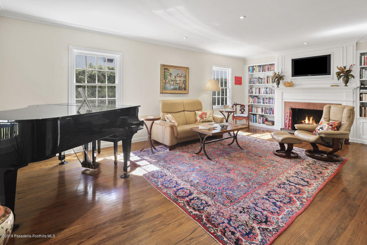 99 Annandale Road Pasadena, CA 91105 - Photo 5 of 32 Living Room