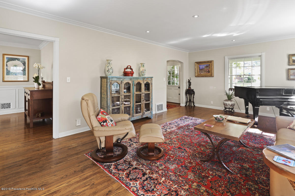99 Annandale Road Pasadena, CA 91105 - Photo 6 of 32 Living Room
