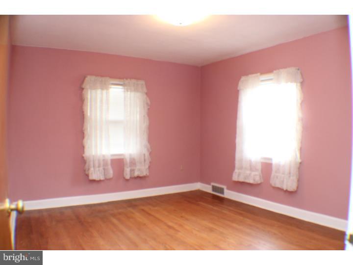 90 Edinburg Road Hamilton, NJ 08619 - Photo 11 of 12 Bedroom 2