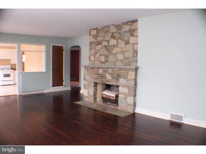 90 Edinburg Road Hamilton, NJ 08619 - Photo 4 of 12 Living Room