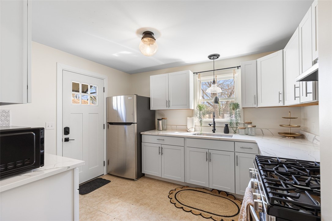 79 Archer Street Pawtucket, RI 02861 - Photo 15 of 33