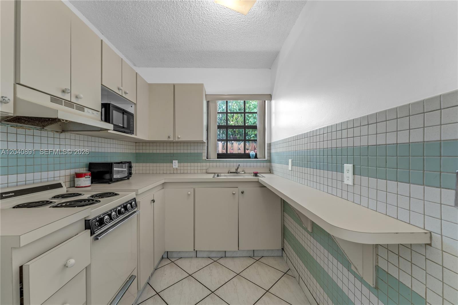 6860 Southwest 18th Street Miami, FL 33155 - Photo 20 of 35
