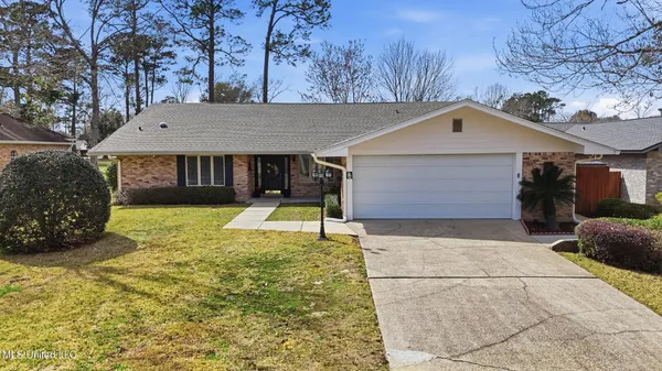 $369,000 | 7922 Lanai Place, Diamondhead, MS 39525