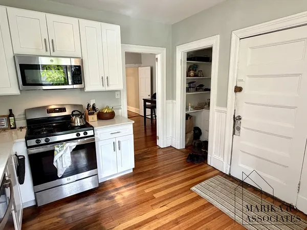 $4,095 | 108 Winthrop Road, Unit 6, Brookline, MA 02445