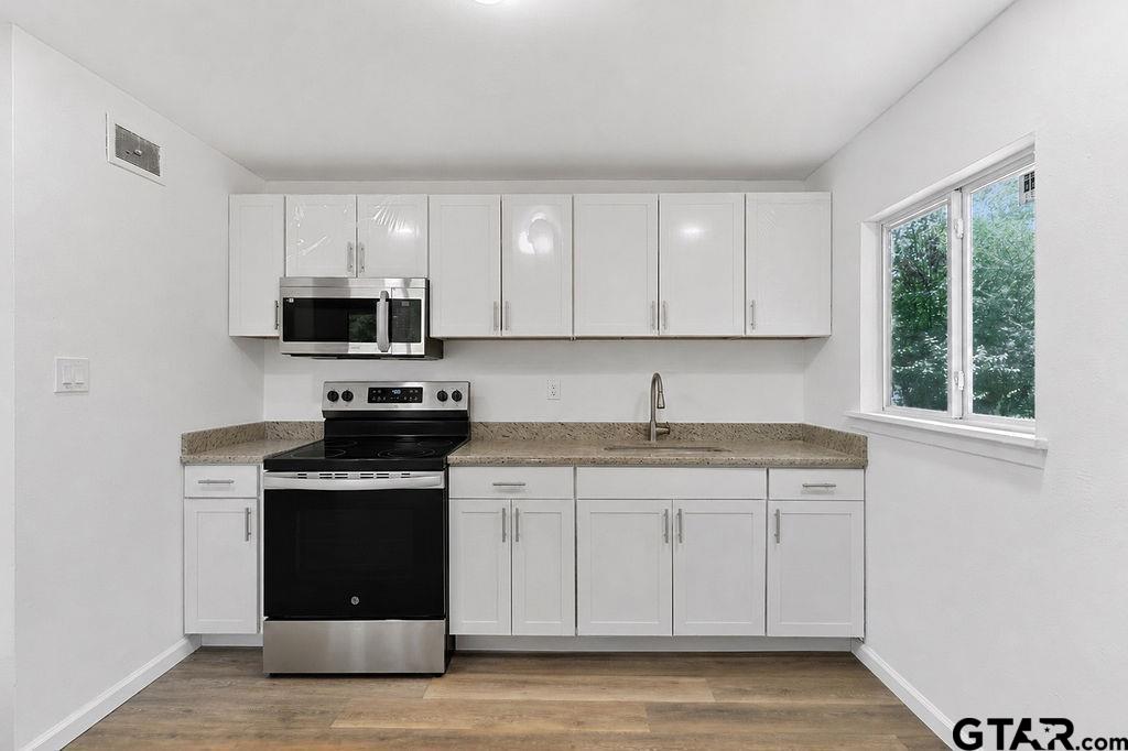 327 Randolph Street Lone Star, TX 75668 - Photo 7 of 26