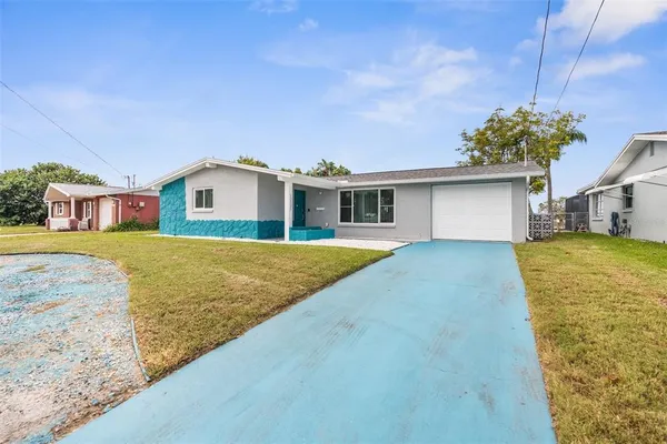 $2,600 | 12535 3rd Isle, Hudson, FL 34667