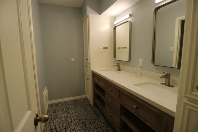 $2,400 | 9939 Kemp Forest Drive, Houston, TX 77080