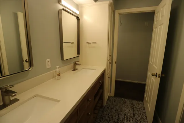 $2,400 | 9939 Kemp Forest Drive, Houston, TX 77080