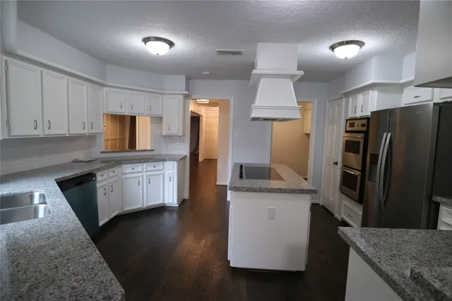 $2,400 | 9939 Kemp Forest Drive, Houston, TX 77080