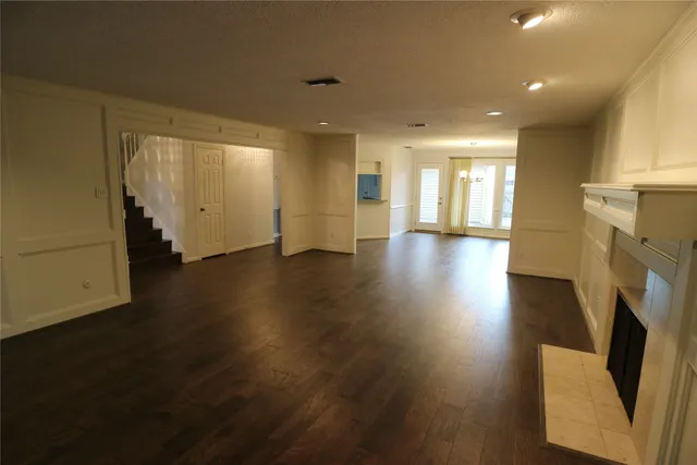 $2,400 | 9939 Kemp Forest Drive, Houston, TX 77080