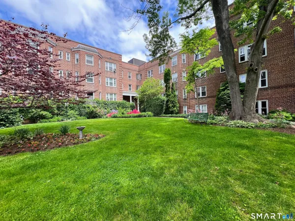 $2,470 | 70 Strawberry Hill Avenue, Unit DGR9, Stamford, CT 06902