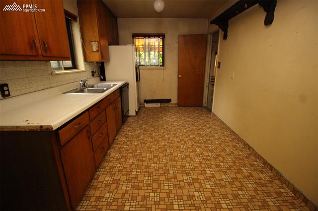 619 Yellowstone Road Colorado Springs, CO 80910 - Photo 4 of 19