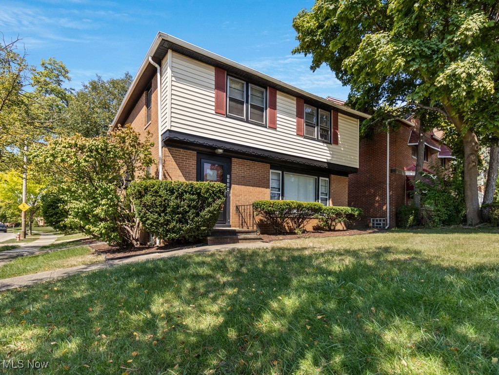 2348 Saybrook Road Cleveland, OH 44118 - Photo 3 of 37