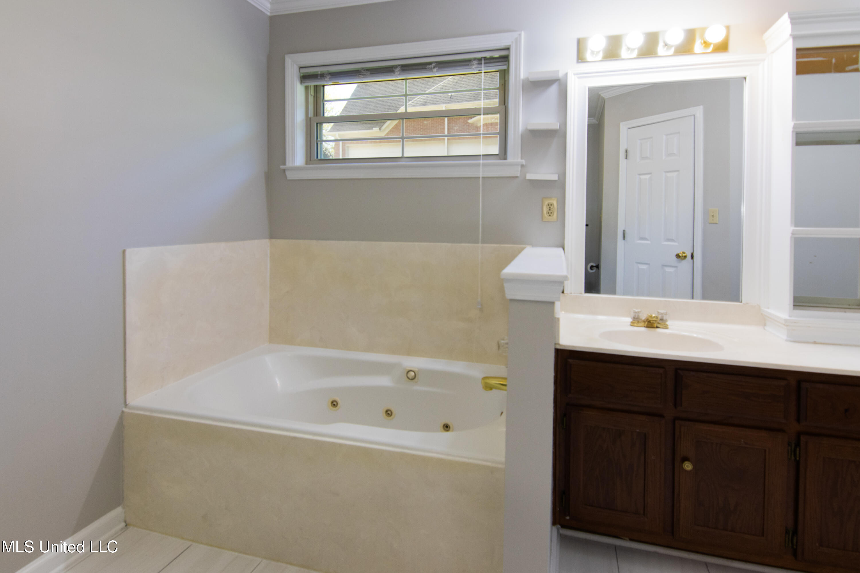 1945 Jaybird Road Hernando, MS 38632 - Photo 12 of 23 Primary Bath