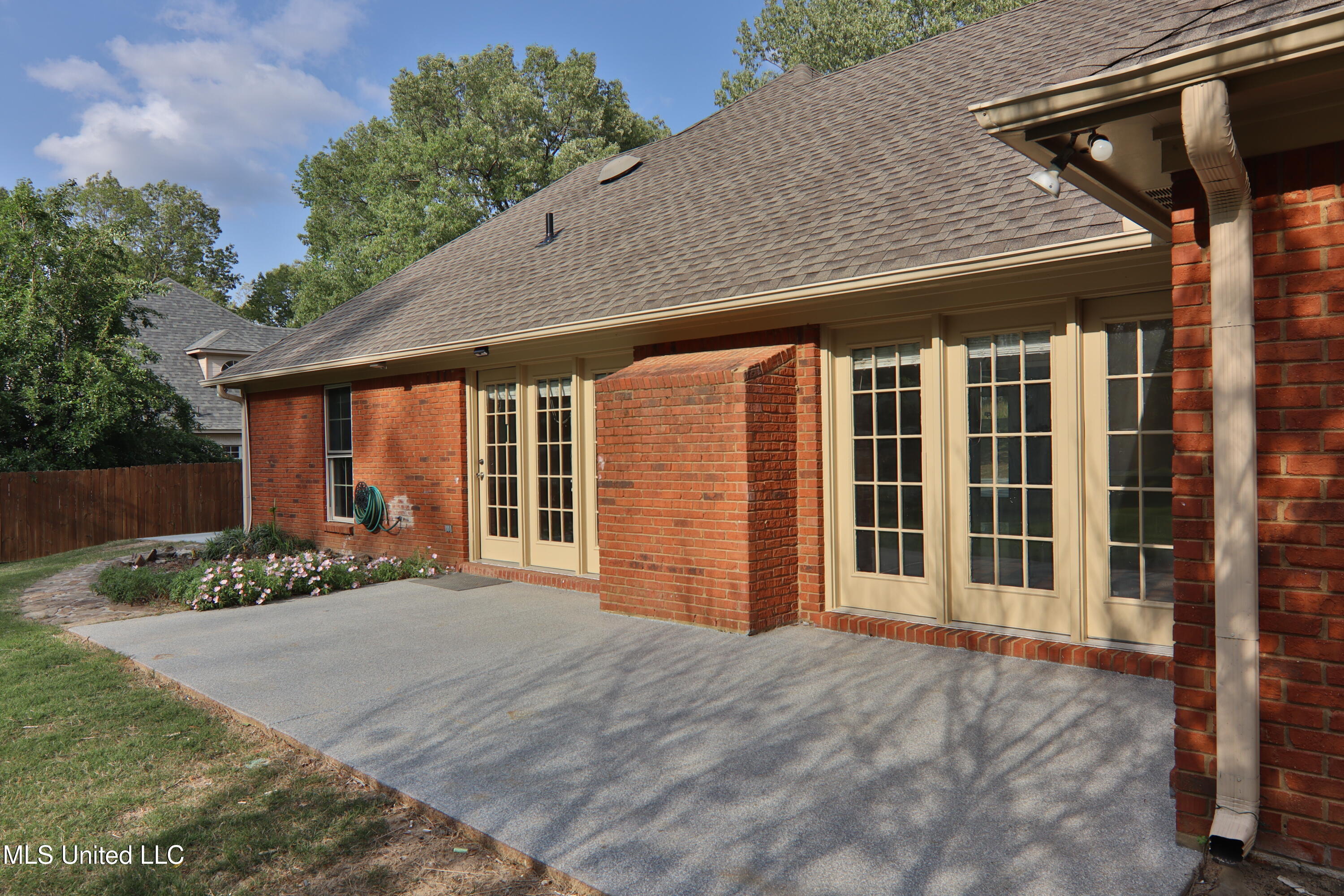 1945 Jaybird Road Hernando, MS 38632 - Photo 2 of 23 Patio