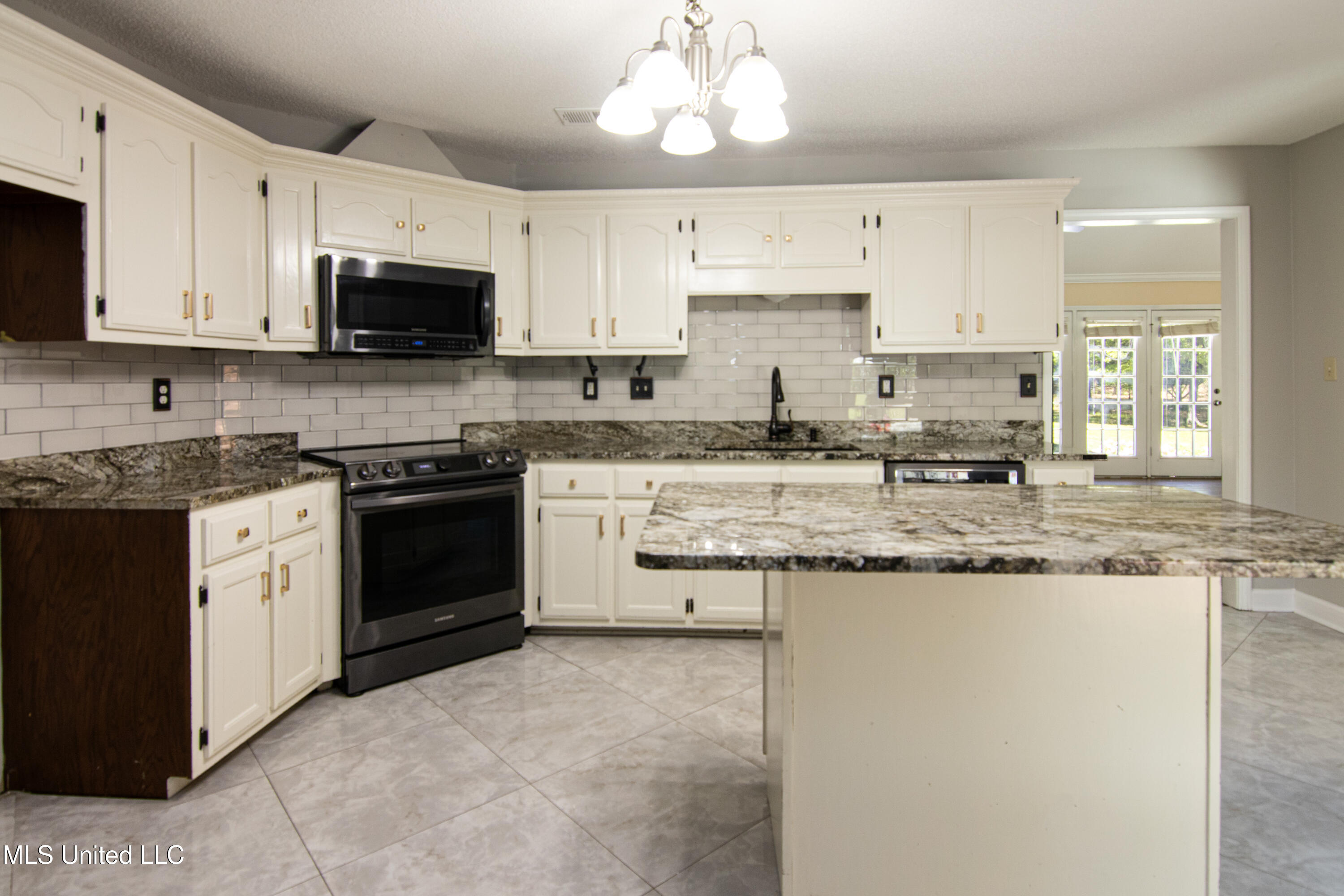 1945 Jaybird Road Hernando, MS 38632 - Photo 6 of 23 Kitchen