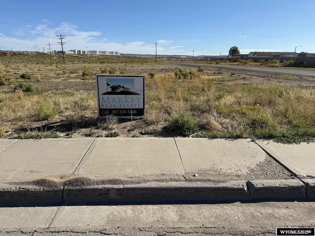 $46,920 | 2 Cottonwood Village, Rawlins, WY 82310