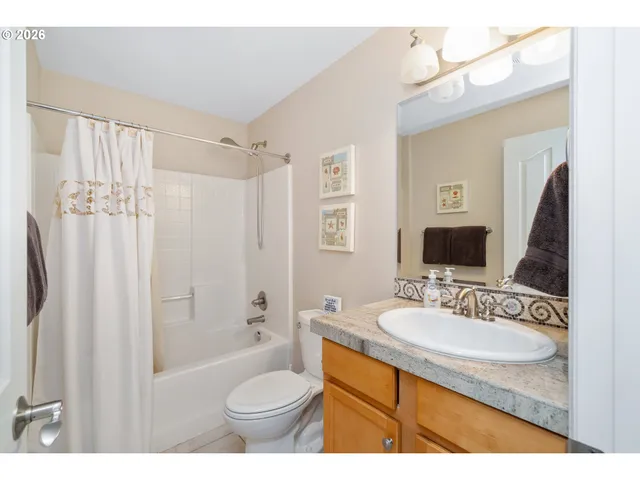 a view of a storage & utility room with washer and dryer
