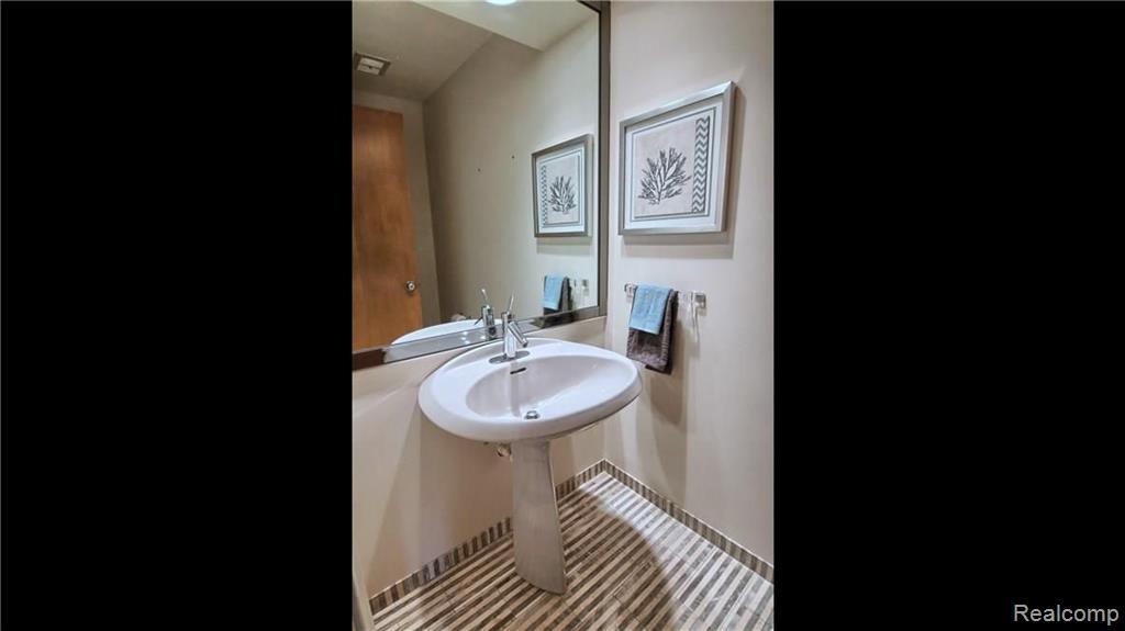145 Canterbury Road Bloomfield Hills, MI 48304 - Photo 26 of 35