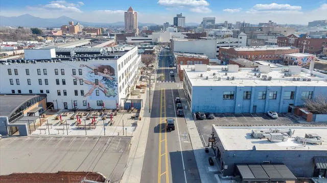 $315,000 | 400 Salem Avenue Southwest, Unit 1D, Roanoke, VA 24016