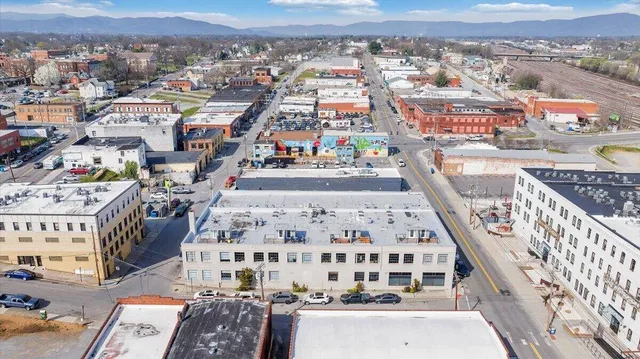 $315,000 | 400 Salem Avenue Southwest, Unit 1D, Roanoke, VA 24016