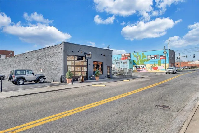 $315,000 | 400 Salem Avenue Southwest, Unit 1D, Roanoke, VA 24016