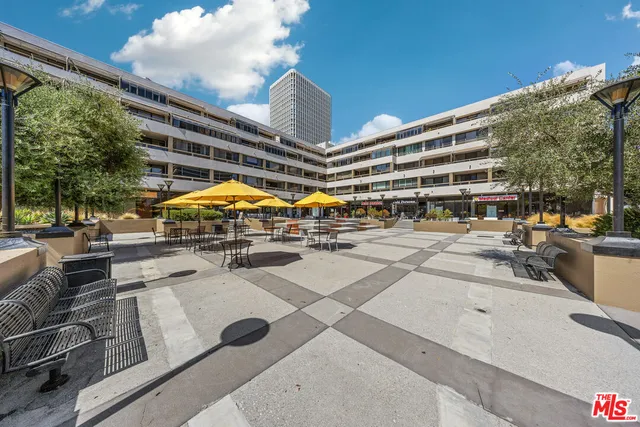 a view of an outdoor space