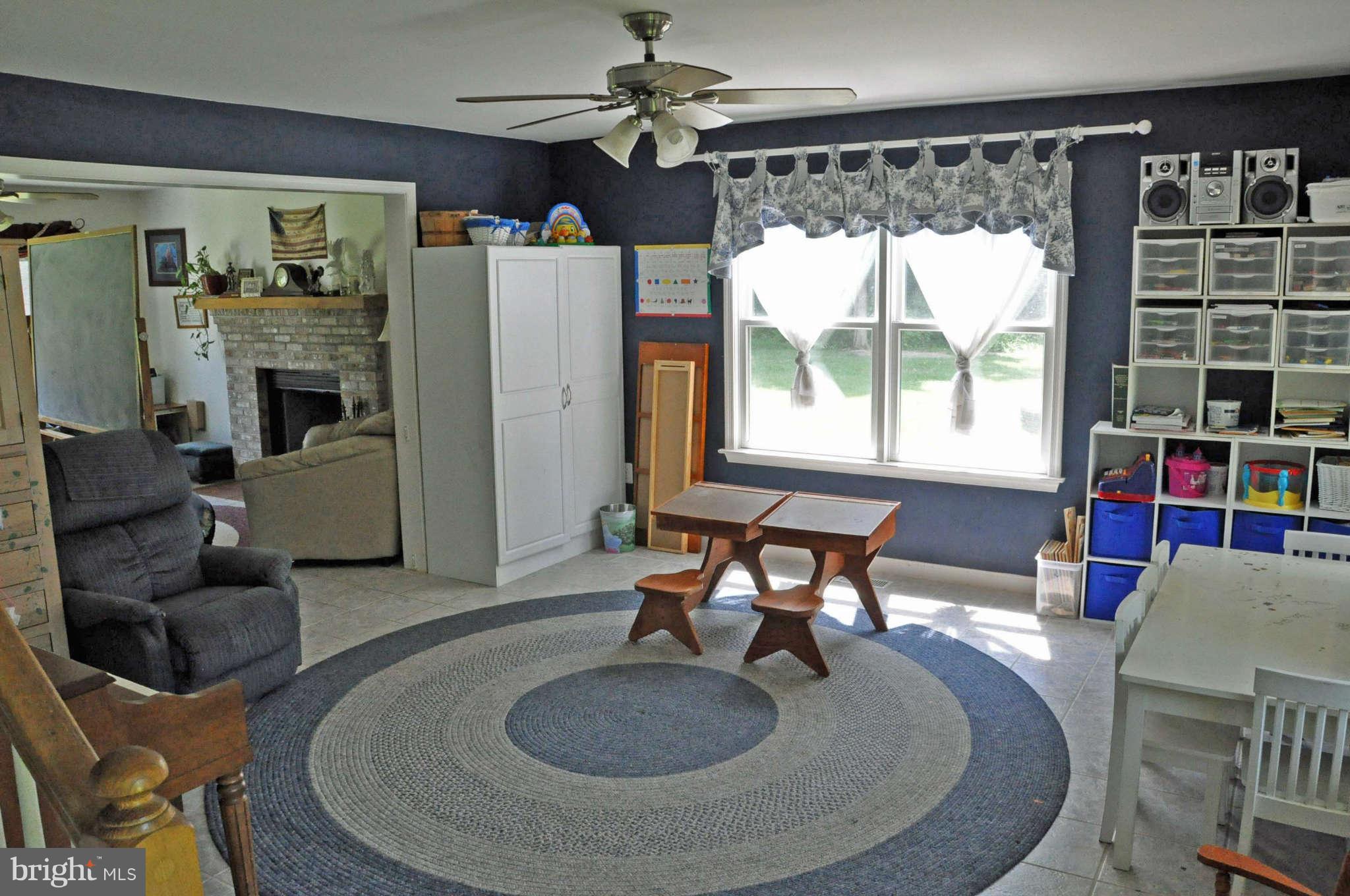 19025 Geeting Road Keedysville, MD 21756 - Photo 11 of 26 Living room