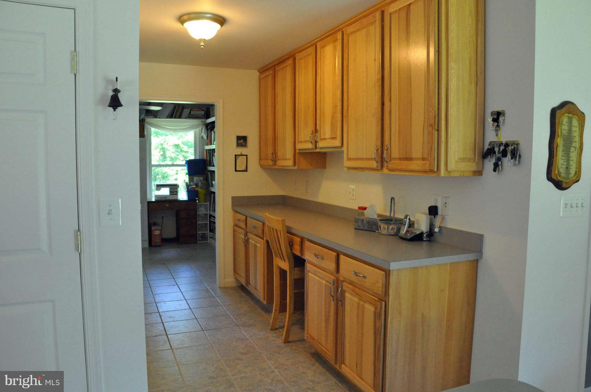19025 Geeting Road Keedysville, MD 21756 - Photo 8 of 26 More cabinet space